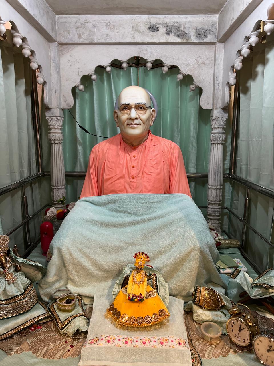 Nakur Wale Baba Ji — sacred moment at the Nakur ashram